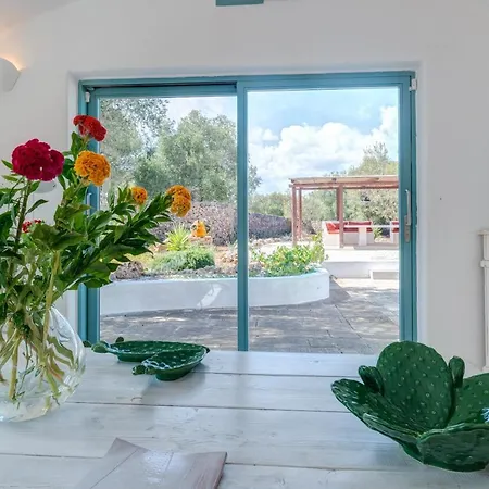 Trullo Paola ヴィラ チェーリエ・メッサーピカ